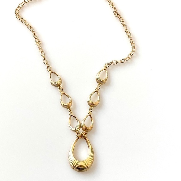 Liz Claiborne Signed Necklace Gold Tone - Picture 5 of 8